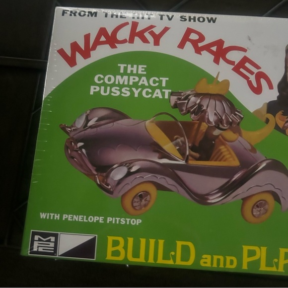 RARE Wacky Races Compact Pussycat with Penelope Pitstop Kit TV show set - Picture 12 of 12